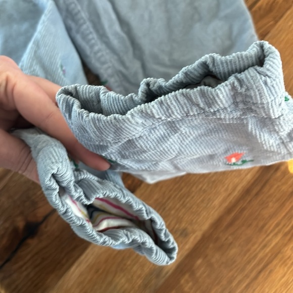 Mini Boden Light blue corduroy pants with heart pockets and embroidered flowers - Picture 8 of 11